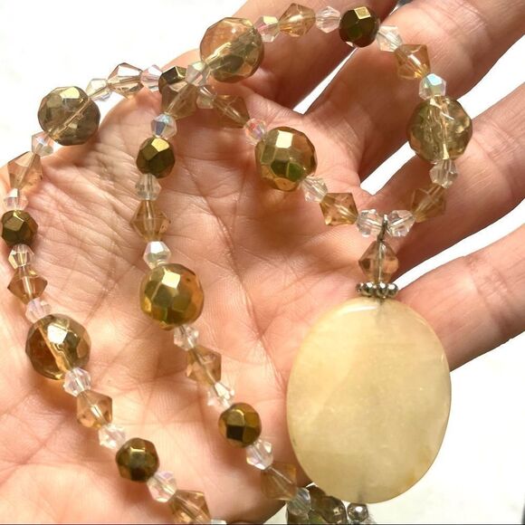 Chalcedony beaded pendant necklace - Picture 9 of 11